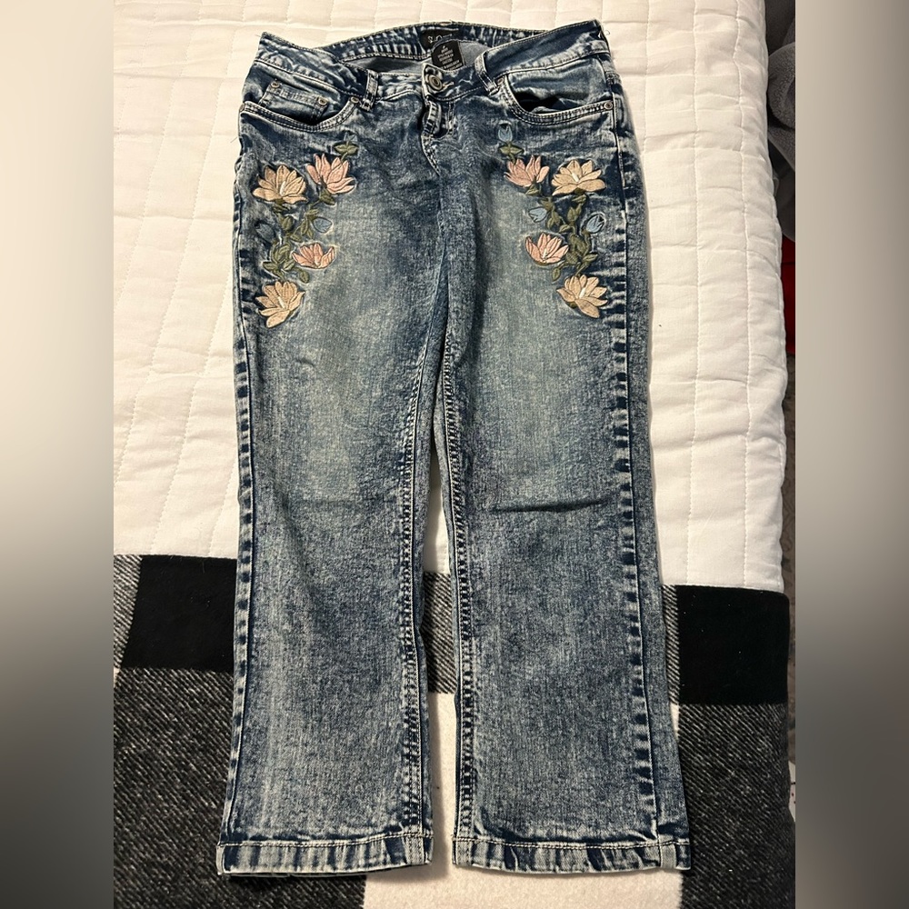 Embroidered capri jeans